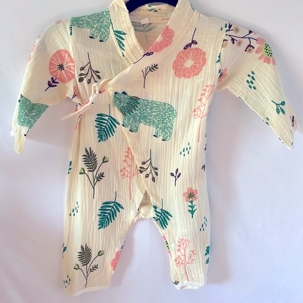 Chuya romper cream with bears and leafs size 3-6 months side tie